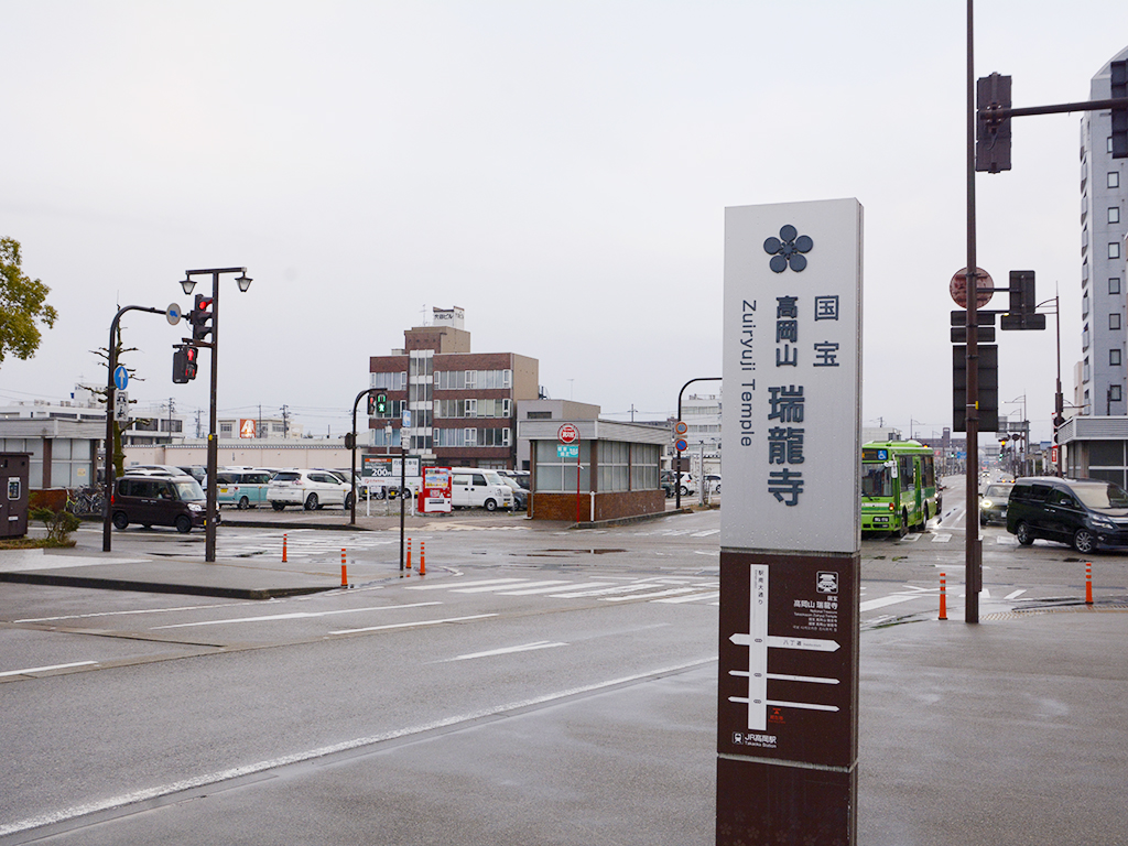 高岡の駅員